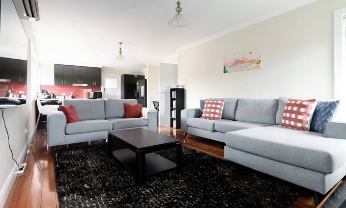 Newstead Apartment | Spacious 3-Bed, Mins from City Centre