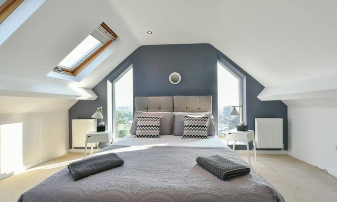 Pontefract Apartment | Spacious 3 Bedroom, 2 Bathroom Apartment