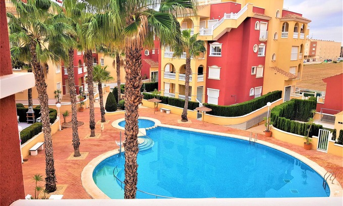 Los Alcazares Apartment | Spacious 3 bedroom 2 bathroom Apartment - Puerto Marina complex overlooking pool