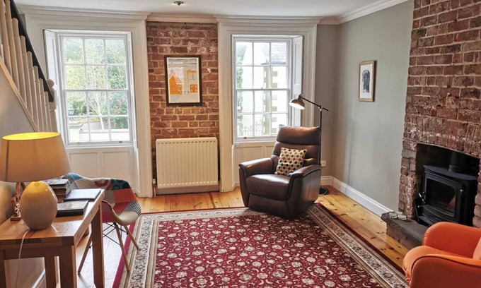 Hillsborough Apartment | Spacious 3 Bedroom Apartment in Hillborough, NI