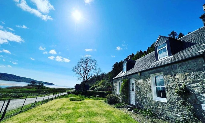Lochgilphead Cottage | Spacious 3 Bedrooms, Sleeps 6 Spectacular Loch Views & Enclosed Garden