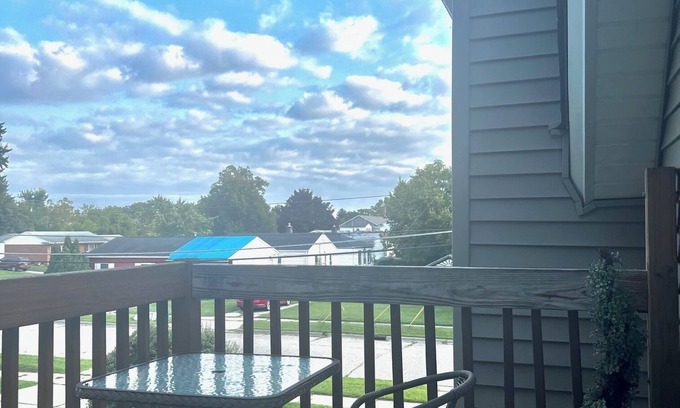 Mount Clemens Apartment | Spacious 3-bedroom apartment with WiFi, AC in marvelous Mount Clemens