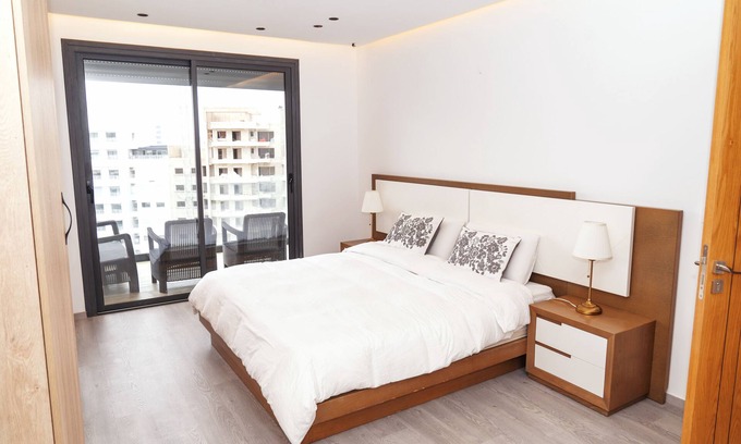 Malabata House | Spacious 3-bedroom/2-bathroom w/Large Terrace, 5-min to the Beach & Train