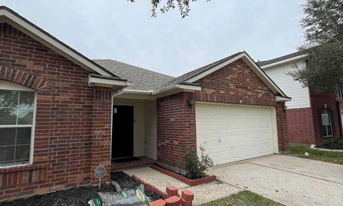 Bear Creek Plantation House | Spacious 3-Bedroom, 2-Bath Retreat – Perfect for Families or Groups
