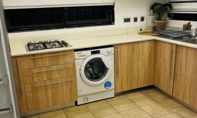 Agblesia Apartment | Spacious 3-bedroom apartment with WiFi, AC in peaceful Sakumono