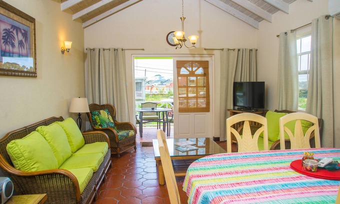 Prospect Apartment | Spacious 3 Bedroom Apartment with pool on West Coast near Beach, UWI and Shops.