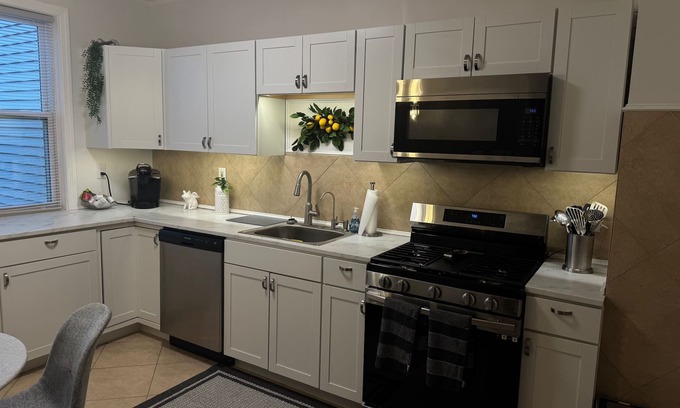 Constable Hook Apartment | Spacious 3-bedroom apartment with WiFi, AC, in charming ideally located Bayonne.