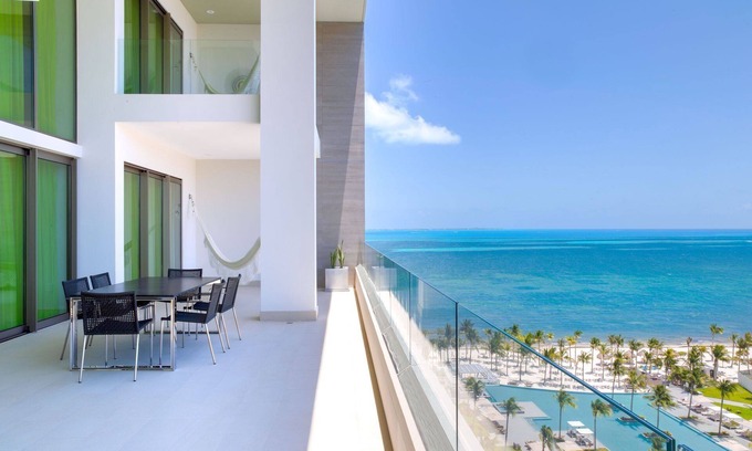Playa Mujeres Apartment | Spacious 3-bedroom apartment in phenomenal Cancún with AC, WiFi, fitness room
