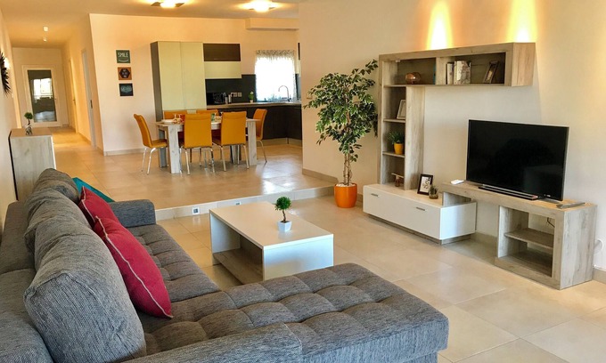 Msida Apartment | Spacious 3-bedroom apartment in Gzira with Terrace