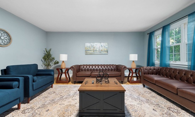 Southeast Yonkers Apartment | Spacious 3-bedroom apt Near Metro North with WiFi, AC in Yonkers