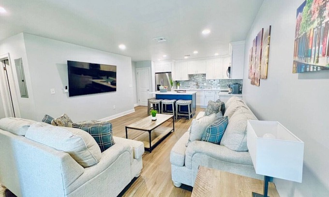 Metairie Condo | Spacious 3 bedroom Condo 15 Minutes to Downtown