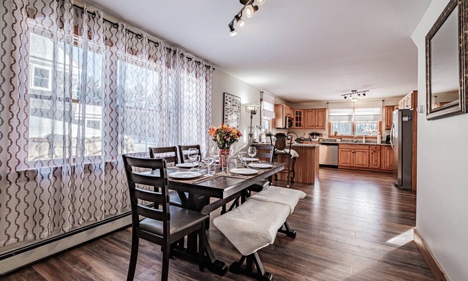 Bethel House | Spacious 3 bedroom Four Season house in Historical Bethel