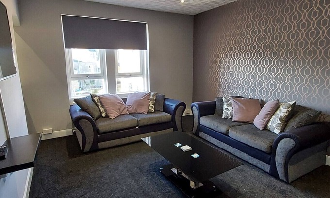 Glenisla Apartment | SPACIOUS 3 BEDROOM