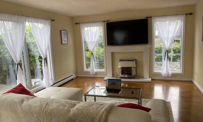 Sardis House | Spacious 3-bedroom home with beautiful gardens