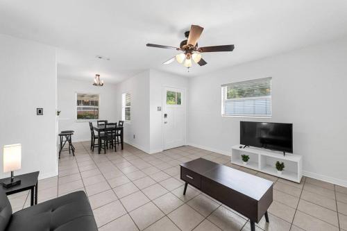 Riverside House | Spacious 3 Bedroom home in Riverside