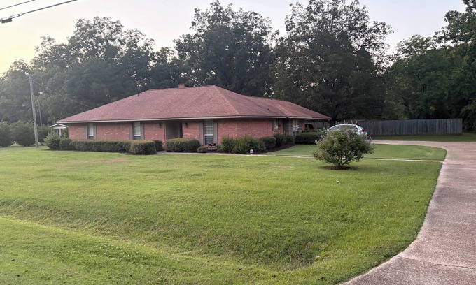 Starkville House | Spacious 3-bedroom house with central heat and air in Starkville