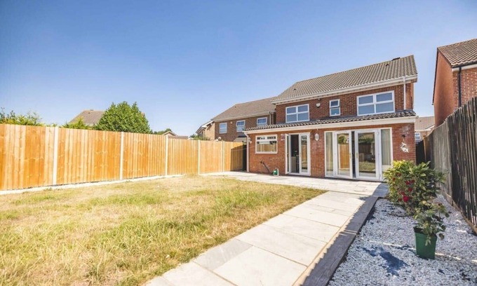 Langley Marish House | Spacious 3 Bedroom Home|Great for Families!