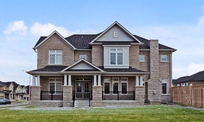 Alcona House | Spacious 3-bedroom house in lovely Innisfil