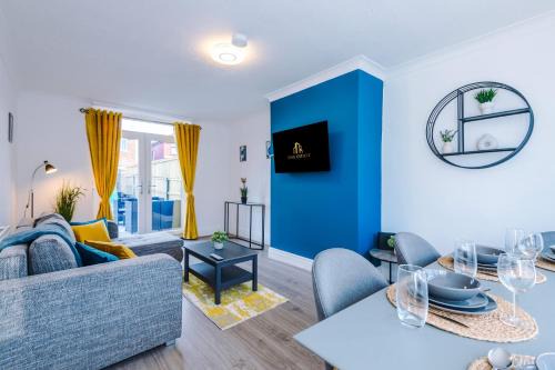 Droylsden House | Spacious 3 Bedroom House close to Etihad