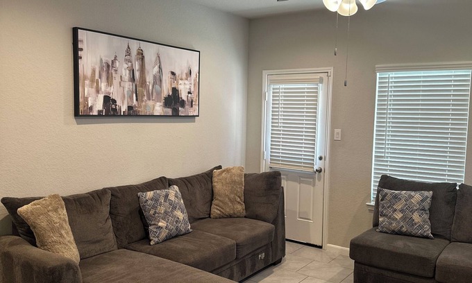 Clodine House | Spacious 3-bedroom house with Jacuzzi in Richmond