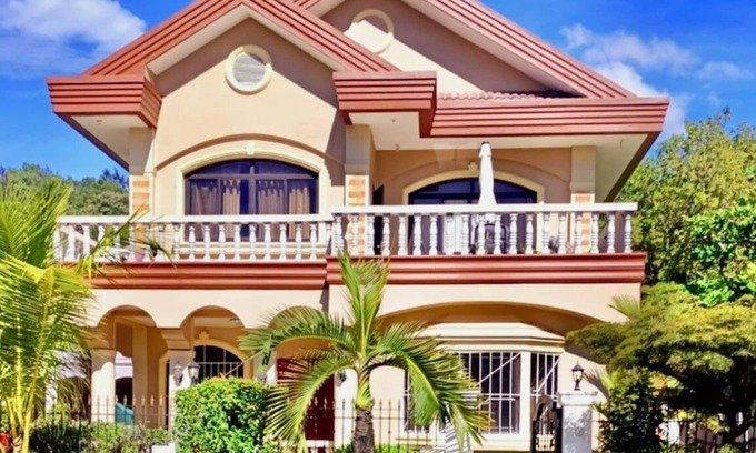 Subic House | Spacious 3-bedroom house in Subic with AC, WiFi, Pool & Parking. Relax & unwind