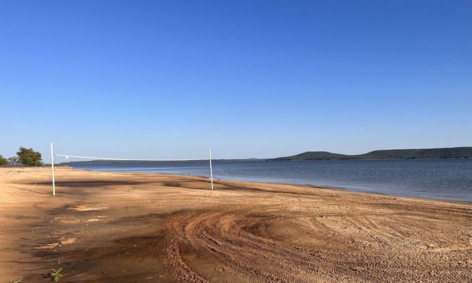 Hoyt Cabin | Spacious 3 bedroom lake view home just minutes from the beach!