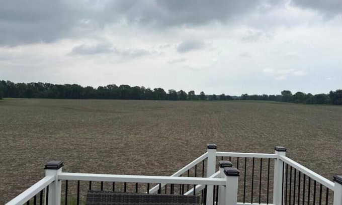 Santa Fe Apartment | Spacious 3-bedroom on a 140 acre working farm minutes from mark twain lake.