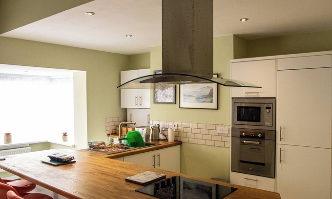Silloth House | Spacious 3 bedroom townhouse by the coast, close to all amenities.