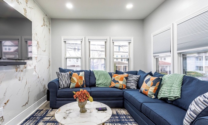 New Rochelle Apartment | Spacious 3-bedroom apartment with WiFi, Parking in welcoming New Rochelle