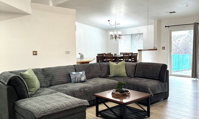 Yreka House | Spacious 3-bedroom vacation home with balcony, office and central air and heat.