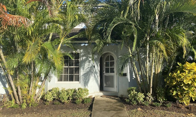 Merlin Bay House | Spacious 3 Bedroom West Coast Townhouse