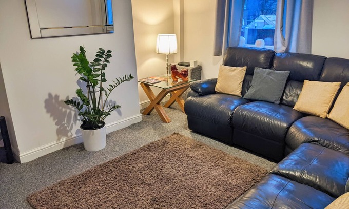 Worksop House | Spacious 3 bedroomed house close to Sherwood forest