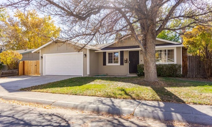 Carson City House | Spacious 3 bedrooms house with WiFi, AC in Wonderful Carson City
