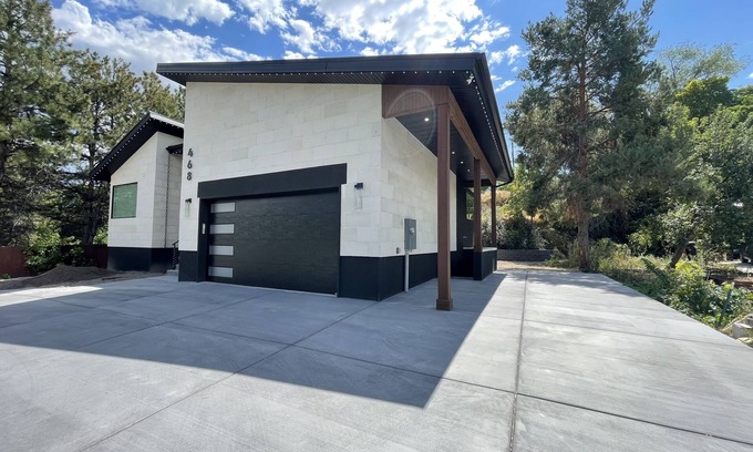 Murray House | Spacious 3 Bedrooms with 2 King Beds and 2 Bathrooms
