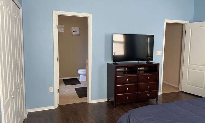 Biscayne House | Spacious 3 BR/2 BA home - 10 min from JAX airport