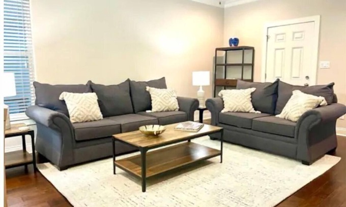 Lake Charles House | Spacious 3 BR Downtown Townhouse near Lake & Casinos