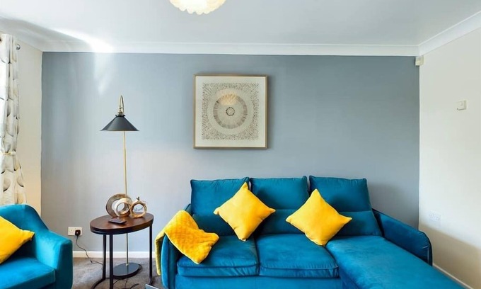 Telford House | Spacious -3-BR House in Telford - W/Park/Netflix