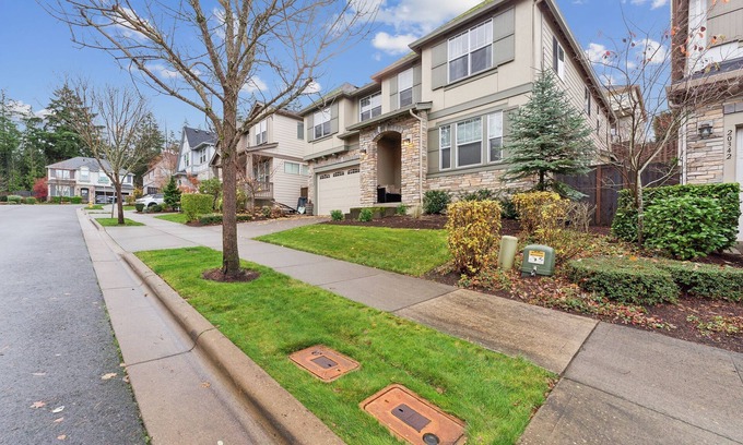 Beaverton House | Spacious 3-BR with Kitchen, WiFi and AC in Beaverton - Allows Pets!