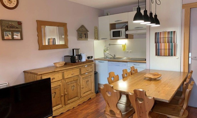 Vignec Apartment | Spacious 3-Room Apartment with Balcony, Sleeps 8, Pool Access - Vignec Village