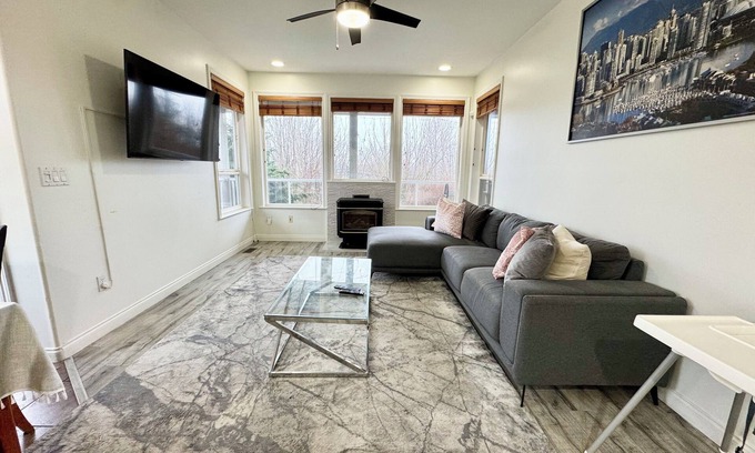 Hatzic House | Spacious 3400 sq ft 6 bedroom Hatzic Mission Home