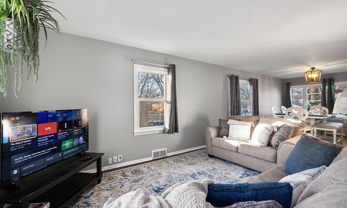 Mendota House | Spacious 3BD Apartment |King Bed, Fenced Yard!
