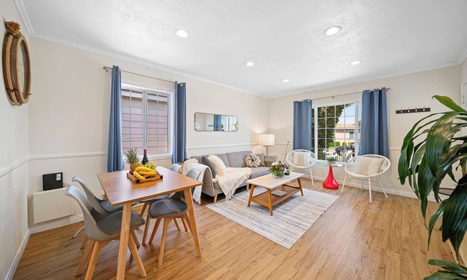 Lawndale House | Spacious 3BDR Home Near Manhattan Beach
