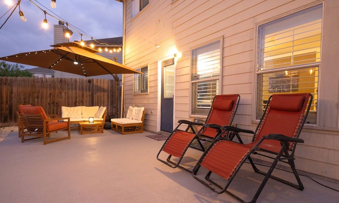 Wetmore House | Spacious 3bdr Home near SIX FLAGS, UTSA, and Sea World