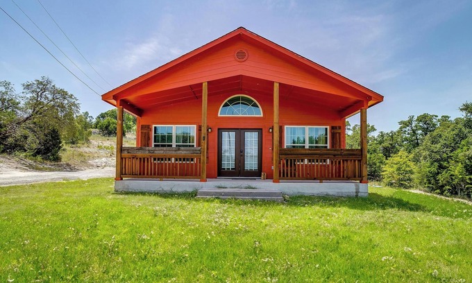 Dennis House | Spacious 3BR, 2BA – Cozy Stay for Job Travelers