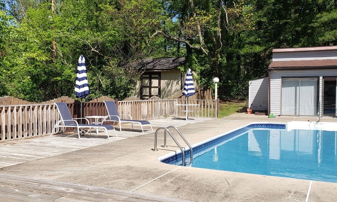 Valley Station House | Spacious 3BR 3.5 Ba House with Pool