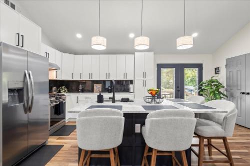 Belvedere Park House | Spacious 3BR,3BA Home Modern Renovation