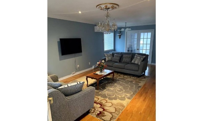 Pierrefonds-Roxboro House | Spacious 3BR Home - 20 mins to/from YUL Intl. Airport