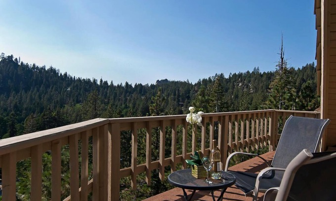 Upper Kingsbury House | Spacious 3BR House/Gourmet Kitchen & VIEWS!