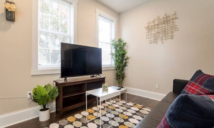 Phoenix Hill House | Spacious 3BR House w/Backyard in NULU CozySuites