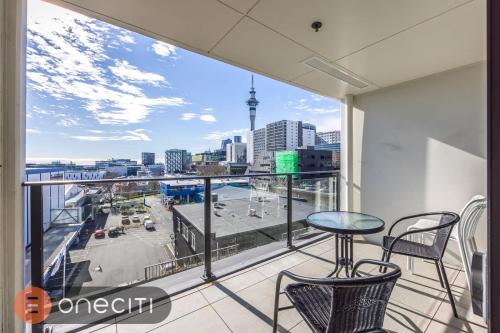 Auckland Central Business District Apartment | Spacious 3BR in Auckland CBD w Parking City Views